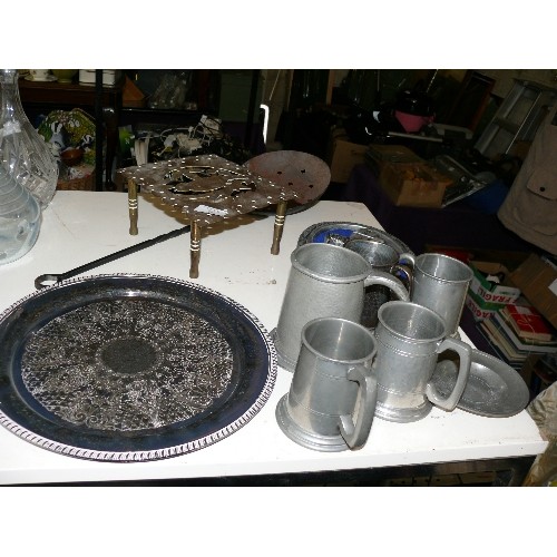 268 - A NICE SELECTION OF METALWARE TO INCLUDE A BRASS TRIVET, SILVER PLATE TRAY, PEWTER TANKARDS ETC