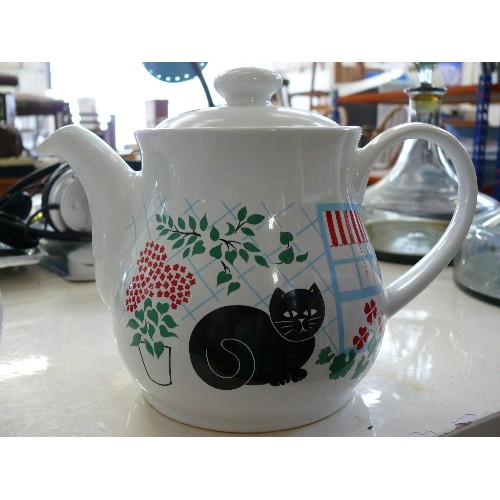 269 - A SADLER CAT TEAPOT PLUS A HANDPAINTED CAT PLATE