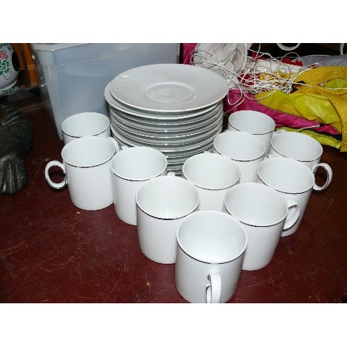 289 - A SET OF GERMAN CHINA COFFEE CUPS AND SAUCERS