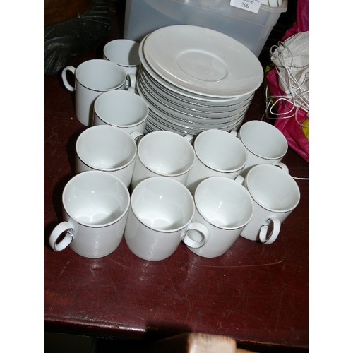 289 - A SET OF GERMAN CHINA COFFEE CUPS AND SAUCERS