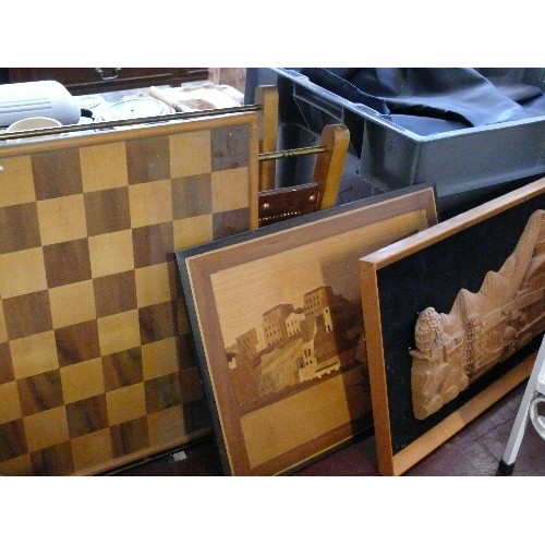 292 - A WOODEN CHESS BOARD AND 2 WOODEN PICTURES