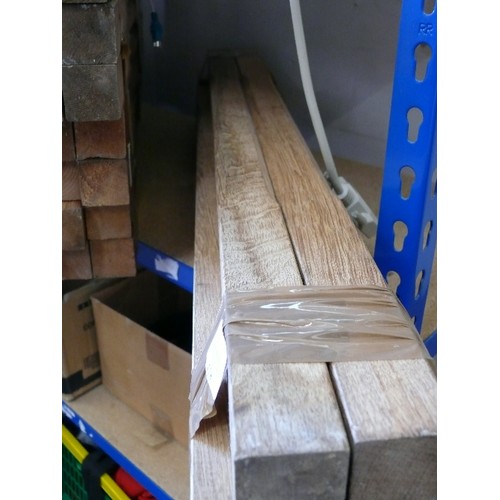 418 - 8 X CONTEMPORARY OAK SPINDLES