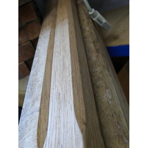 418 - 8 X CONTEMPORARY OAK SPINDLES