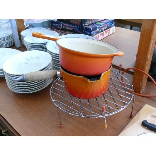 435 - LE CREUSET DOUBLE SIDED POURING PAN AND ANOTHER LE CREUSET SAUCEPAN, BOTH IN ORANGE ALSO 2 TRIVETS I... 