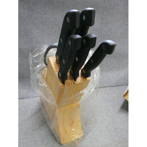 93 - 7 PIECE  KNIFE SET WITH WOODEN LOCK, BOXED AND NEW