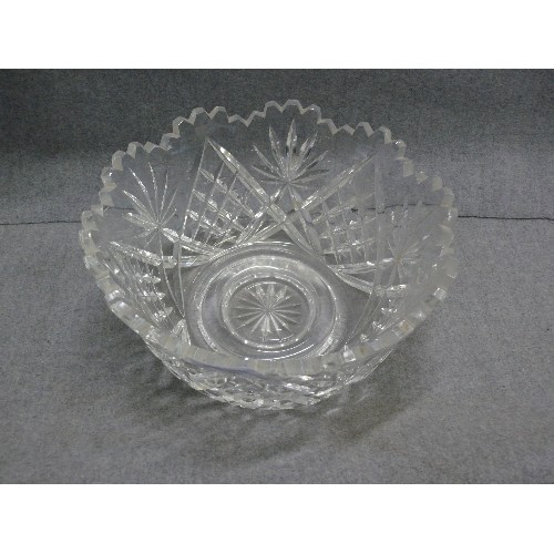 96 - HEAVY CRYSTAL CUT GLASS BOWL