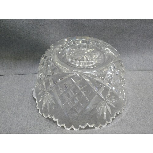 96 - HEAVY CRYSTAL CUT GLASS BOWL