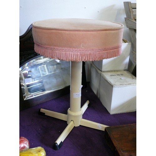 107 - RETRO METAL BASED SWIVEL STOOL WITH ROUND PINK SEAT