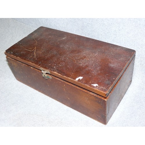 131 - A VINTAGE WOODEN BOX WITH CONTENTS OF SEWING ITEMS