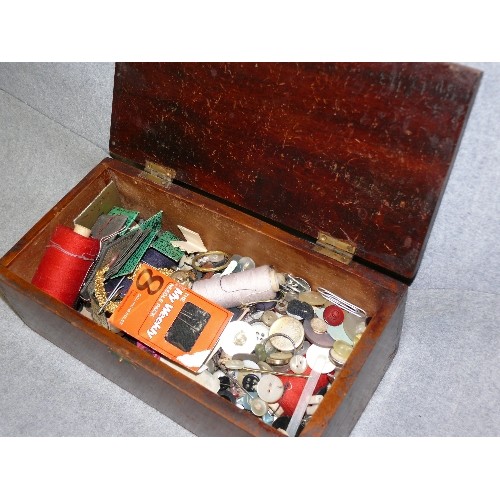 131 - A VINTAGE WOODEN BOX WITH CONTENTS OF SEWING ITEMS