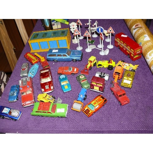 162 - A SELECTION OF DIE CAST VEHICLES TO INCLUDE CARS, BUS, FIRE ENGINES ETC. BY DINKY, CORGI AND MATCHBO... 