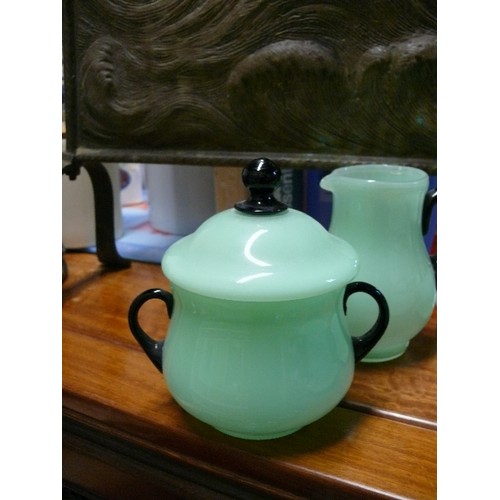 268 - A BEAUTIFUL GREEN GLASS PART TEASET WITH TEAPOT, SUGAR BOWL, MILK JUG AND CUPS & SAUCERS