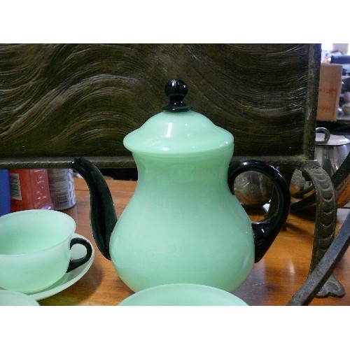 268 - A BEAUTIFUL GREEN GLASS PART TEASET WITH TEAPOT, SUGAR BOWL, MILK JUG AND CUPS & SAUCERS