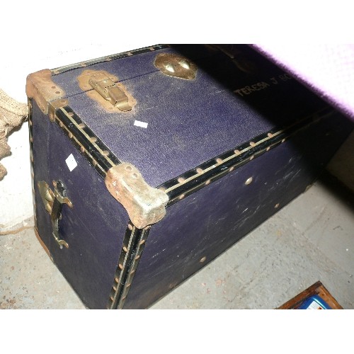 167 - A LARGE BLUE STORAGE TRUNK