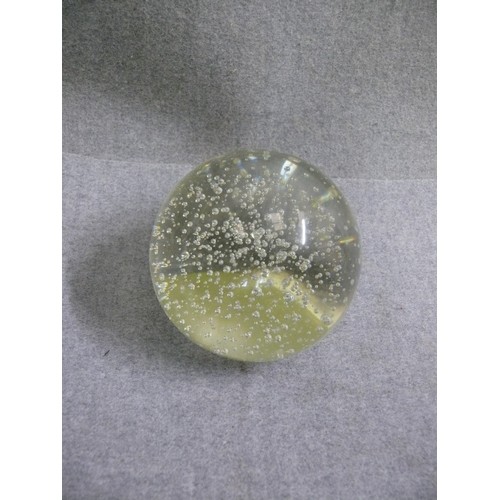 129 - A LARGE BUBBLE EFFECT GLASS PAPERWEIGHT