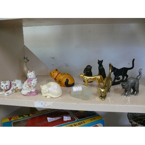 91 - A SELECTION OF DECORATIVE CAT ORNAMENTS BY THE FRANKLIN MINT CHINA, GLASS AND METAL