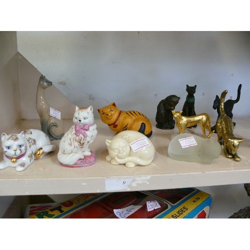 91 - A SELECTION OF DECORATIVE CAT ORNAMENTS BY THE FRANKLIN MINT CHINA, GLASS AND METAL