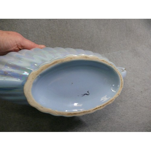 126 - A LARGE LUSTRE SHELL EFFECT PLANTER