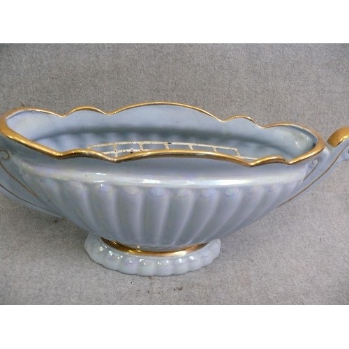 126 - A LARGE LUSTRE SHELL EFFECT PLANTER