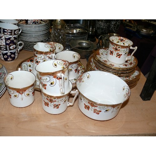 282 - A LOVELY VINTAGE WHITE AND GOLD CHINA PART TEASET