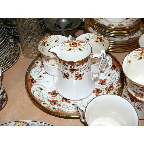 282 - A LOVELY VINTAGE WHITE AND GOLD CHINA PART TEASET