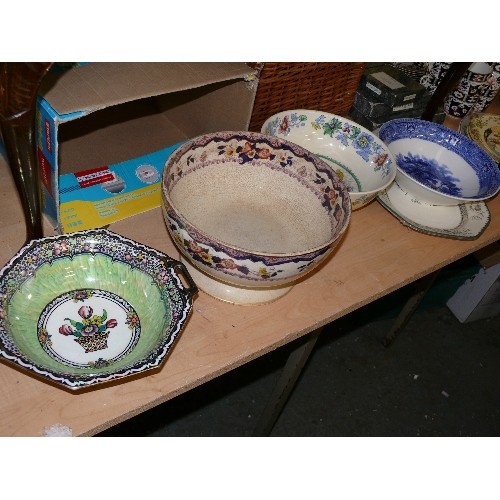 284 - A SELECTION OF VINTAGE BOWLS TO INCLUDE NEWHALL AND MASON'S AND A COPELAND SPODE PLATTER