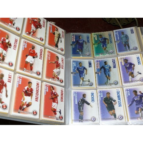 304 - A FOLDER OF SHOOT OUT TRADING CARDS