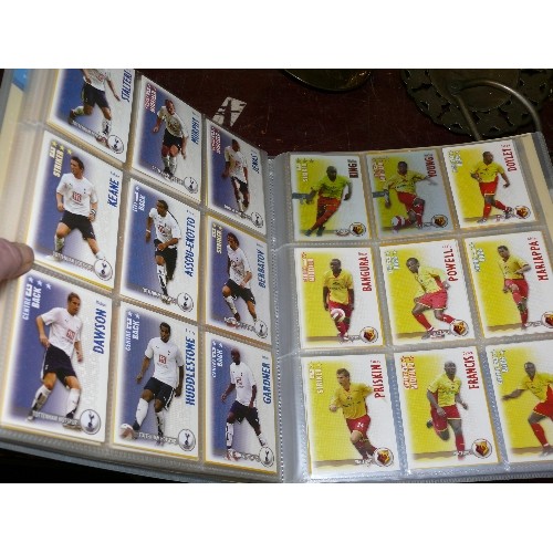 304 - A FOLDER OF SHOOT OUT TRADING CARDS