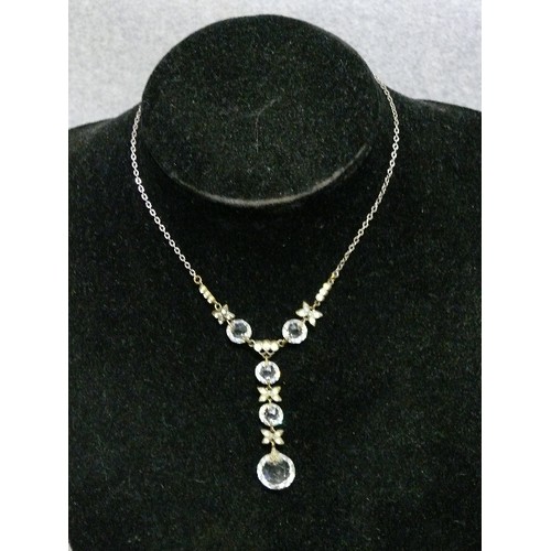 26 - A SILVER AND CRYSTAL GLASS VICTORIAN NECKLACE