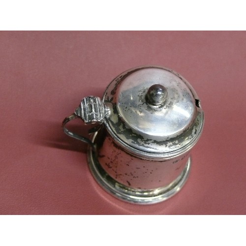 28 - A EARLY SOLID SILVER MUSTARD POT WITH BLUE LINER MADE BIRMINGHAM 1915 BY WILLIAM DAVENPORT