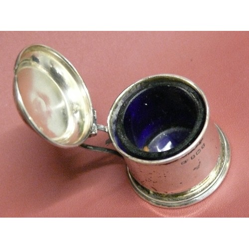 28 - A EARLY SOLID SILVER MUSTARD POT WITH BLUE LINER MADE BIRMINGHAM 1915 BY WILLIAM DAVENPORT