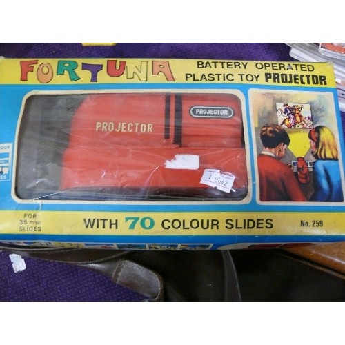 86A - A VINTAGE BOXED FORTUNA BATTERY OPERATED PLASTIC TOY PROJECTOR PLUS 6 VINTAGE BOYS BOOKS