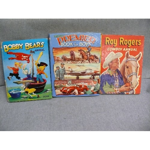 86A - A VINTAGE BOXED FORTUNA BATTERY OPERATED PLASTIC TOY PROJECTOR PLUS 6 VINTAGE BOYS BOOKS