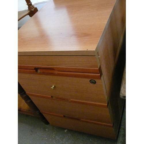 386 - 2 DRAWER FILING CABINET IN A MID CENTURY STYLE.  TOP DRAWER IS A DOUBLE TO HANG FILES IN.