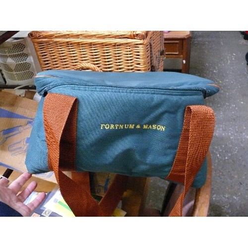 338 - FORTNUM & MASON COOL BAG, APPEARS UNUSED