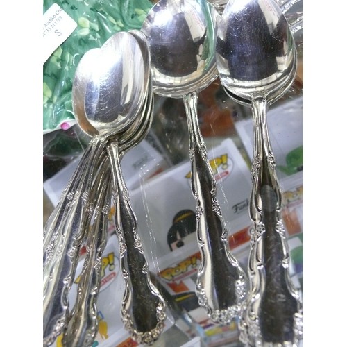 62 - A COMPLETE CUTLERY SET OF 6 PLACE SETTINGS BY ONEIDA SILVER SMITHS, INCLUDING FISH SET AND SERVING S... 