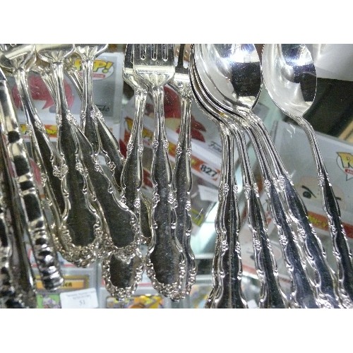 62 - A COMPLETE CUTLERY SET OF 6 PLACE SETTINGS BY ONEIDA SILVER SMITHS, INCLUDING FISH SET AND SERVING S... 