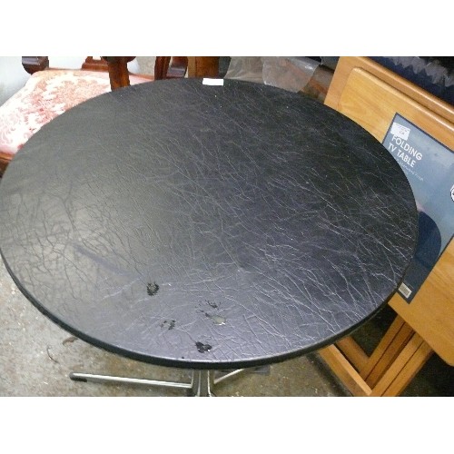 427 - CIRCULAR TABLE ON CHROME PEDESTAL WITH  BLACK LEATHER EFFECT TOP