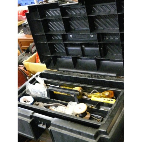 440 - TOOLBOX STOOL WITH TOOL CONTENTS