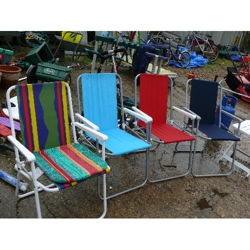 454 - 4 MIXED COLOURED GARDEN SEATS