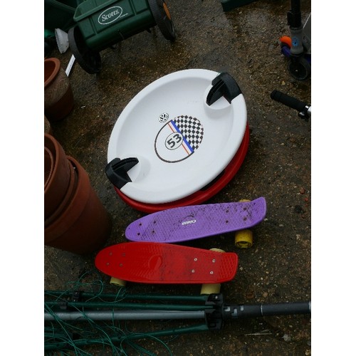 471 - 2 SKATEBOARDS  AND 2 ROUND SLEDGES