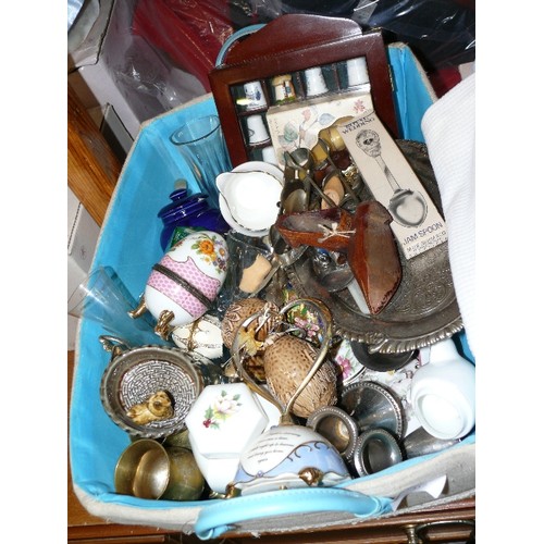 312 - A BASKET OF VARIOUS COLLECTABLE ITEMS TO INCLUDE WADE PIN DISH, BESWICK HAGGIS DECANTERS, SILVER PLA... 