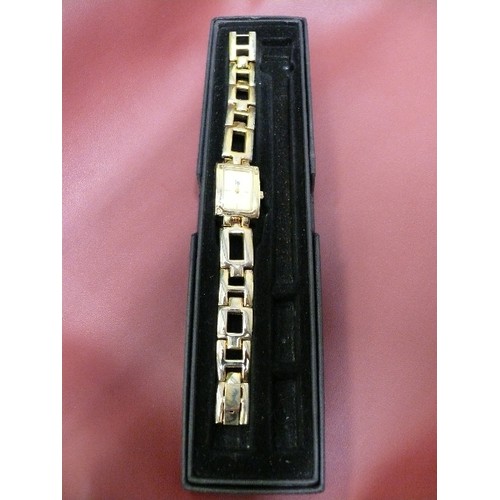 61 - A LIP FOND ACIER WATCH GOLD PLATED IN ITS BOX