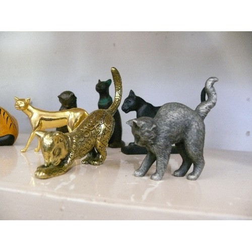 91 - A SELECTION OF DECORATIVE CAT ORNAMENTS BY THE FRANKLIN MINT CHINA, GLASS AND METAL