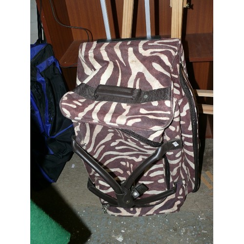 174 - A LARGE WHEELED ZEBRA STRIPED HOLDALL BY 'DOMO'