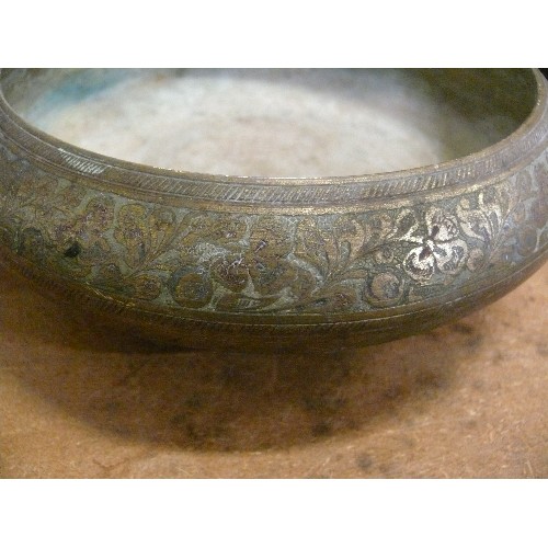 219 - 5 VARIOUS BRASS BOWLS/DISHES