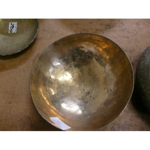 219 - 5 VARIOUS BRASS BOWLS/DISHES