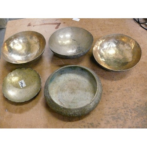 219 - 5 VARIOUS BRASS BOWLS/DISHES