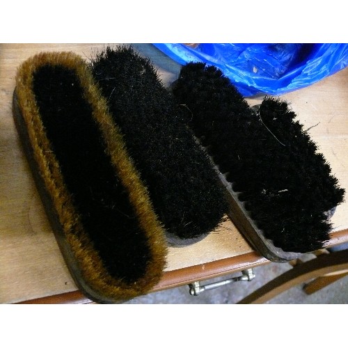 231 - 10 VARIOUS CLOTHES/SHOE BRUSHES