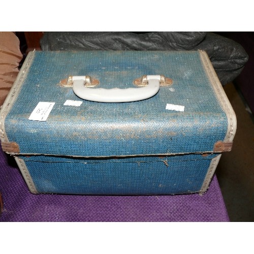 260 - A VINTAGE HARD CASE WITH CONTENTS OF VARIOUS HAND TOOLS